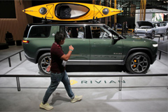 Amazon Orders 100,000 Electric Trucks from Rivian 