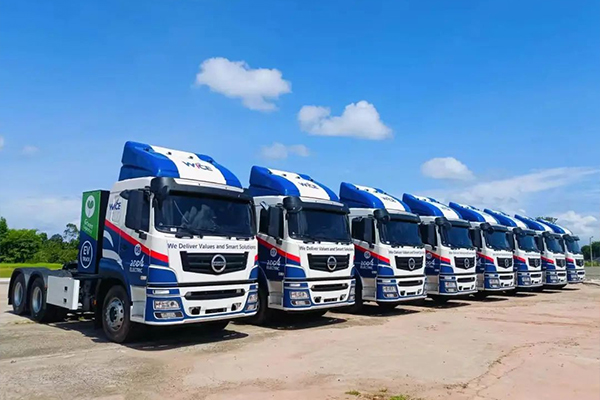 Skywell Successfully Delivered 8 Electric Tractor Unit to Laos